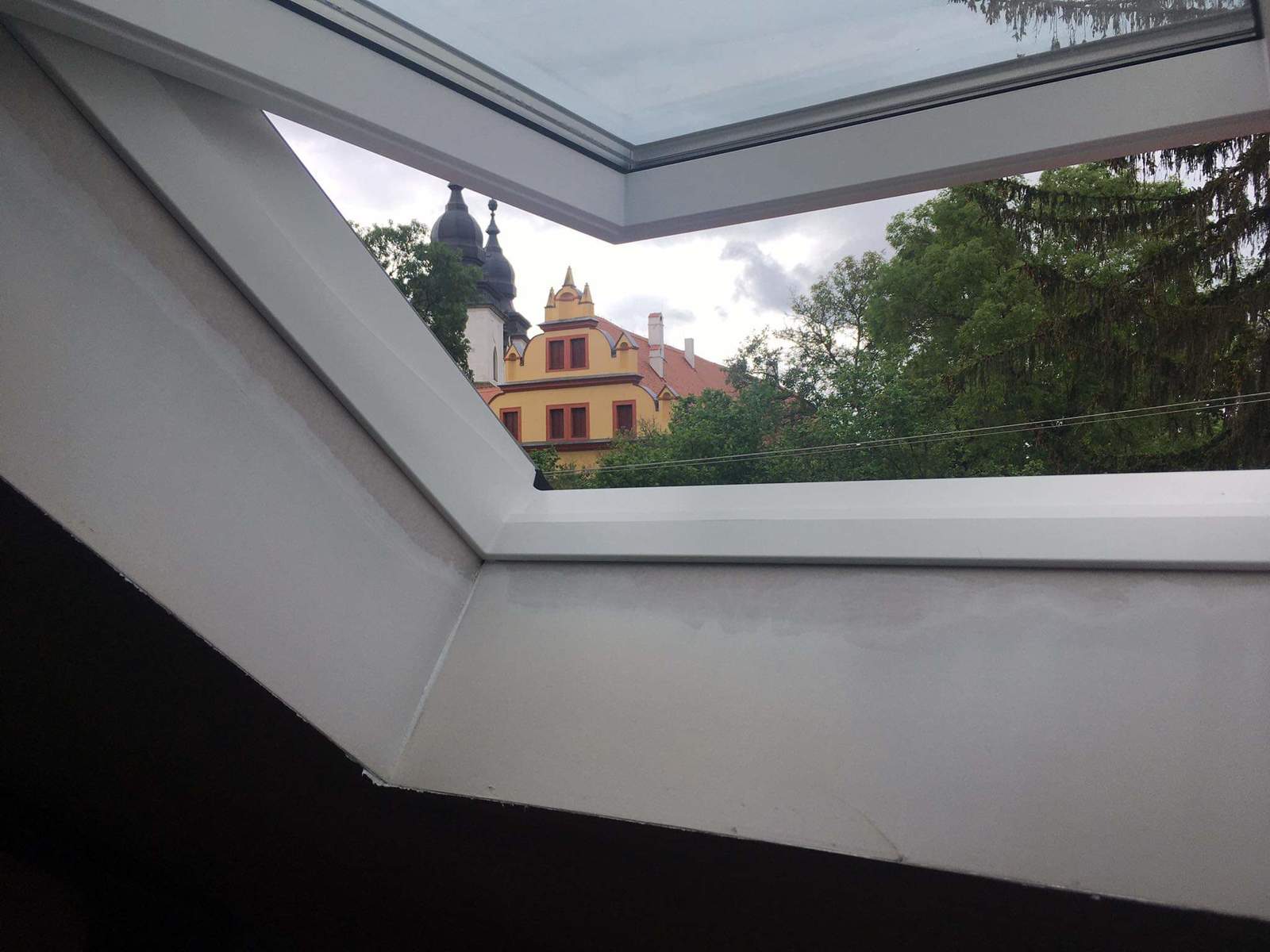 zapravené střešní okno VELUX v Třebíči
